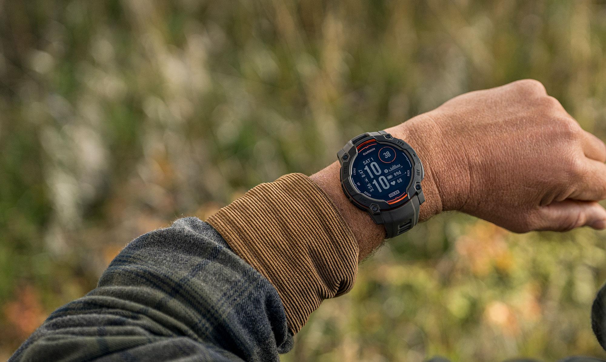 ガーミン Instinct 3 Dual Powerモデルのソーラー充電機能