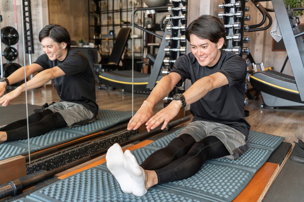 ガーミンスマートウォッチでトレーニングする男性