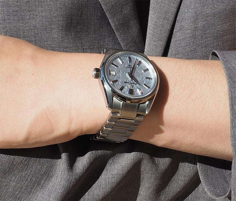 グランドセイコー樹氷モデルSLGB003を着用した様子