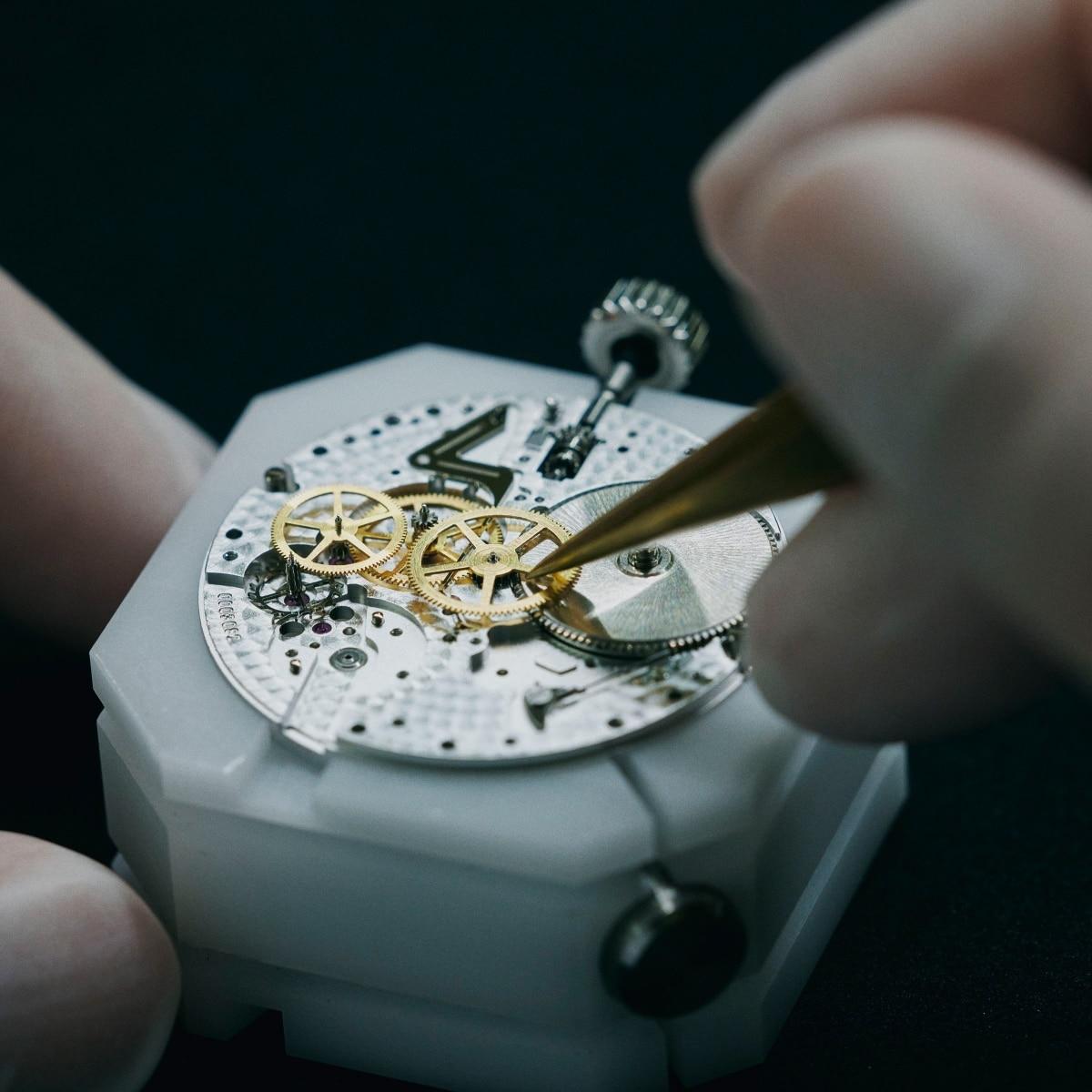 シチズンの高精度ムーブメント内部の精密機構