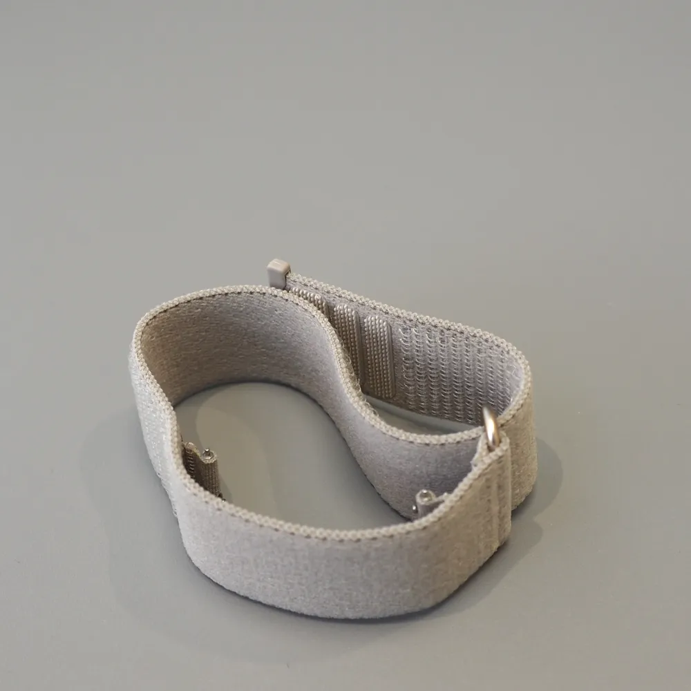 ガーミン CIRQA Smart Band French Grayのバンド全体と内側の起毛面